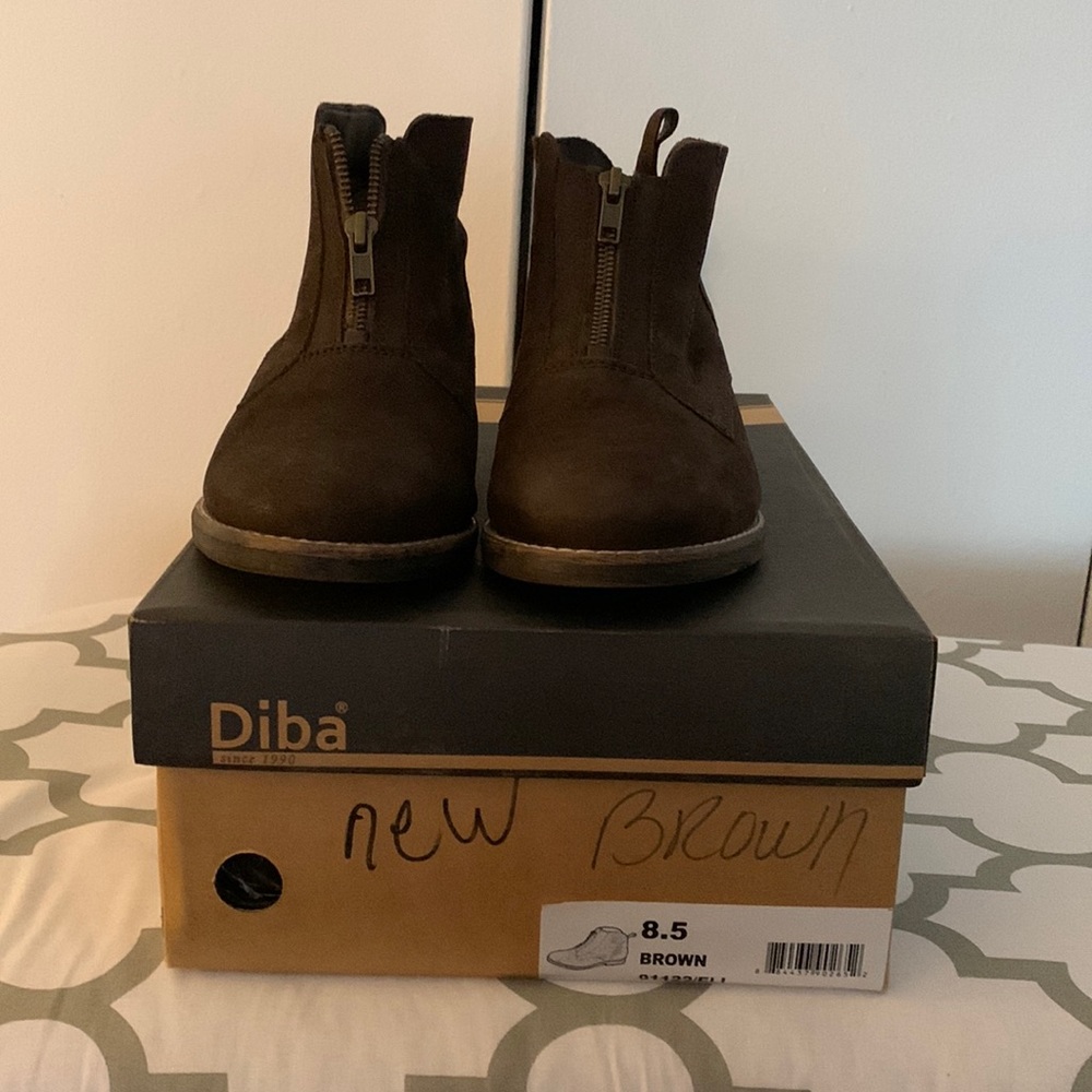 Women’s suede boots